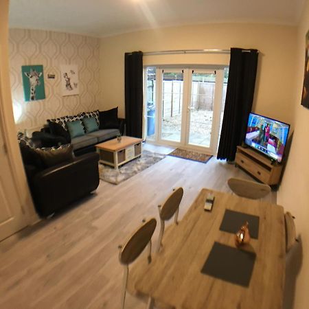 Very Large House, 6 Beds, 4 Bedrooms, 3 Bathrooms, 5 Smart Tv'S & Van Parking Boston Exterior photo
