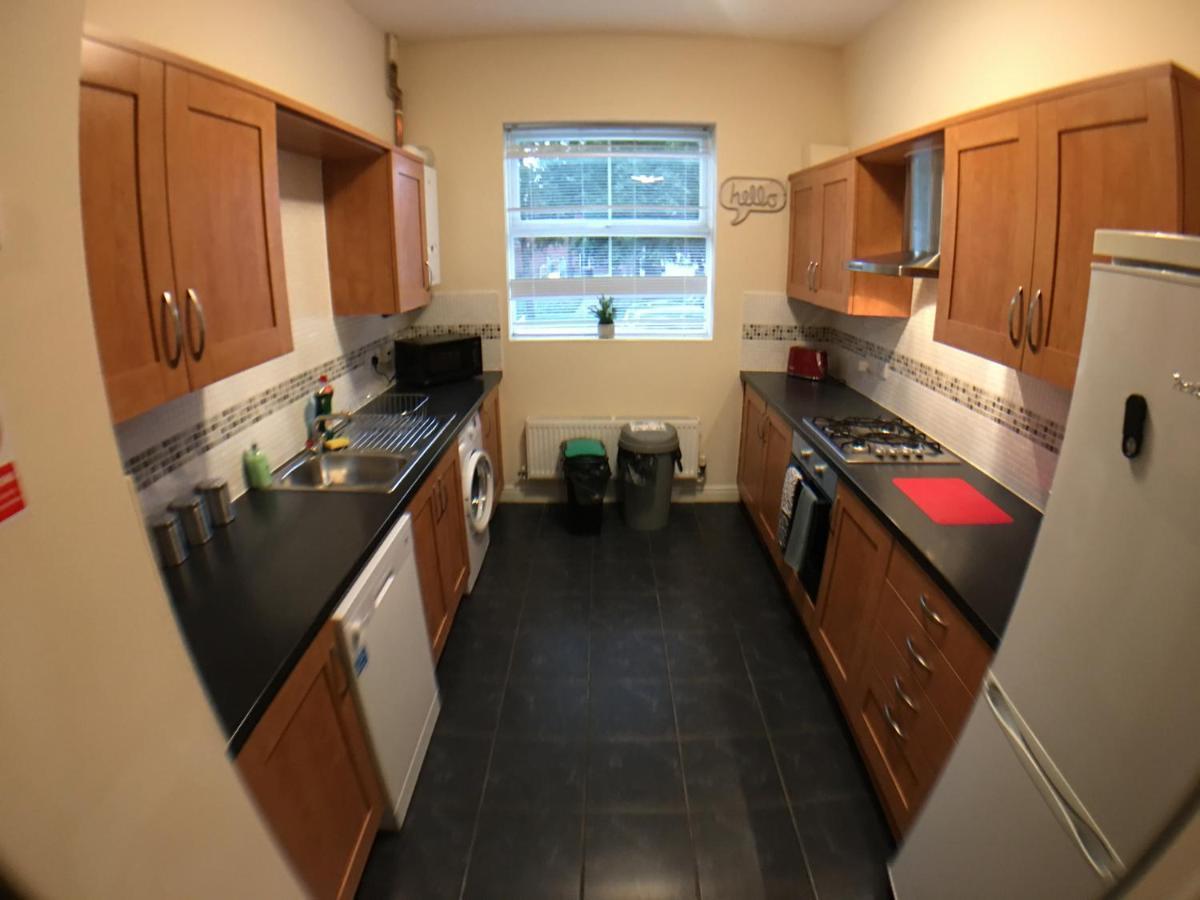 Very Large House, 6 Beds, 4 Bedrooms, 3 Bathrooms, 5 Smart Tv'S & Van Parking Boston Exterior photo