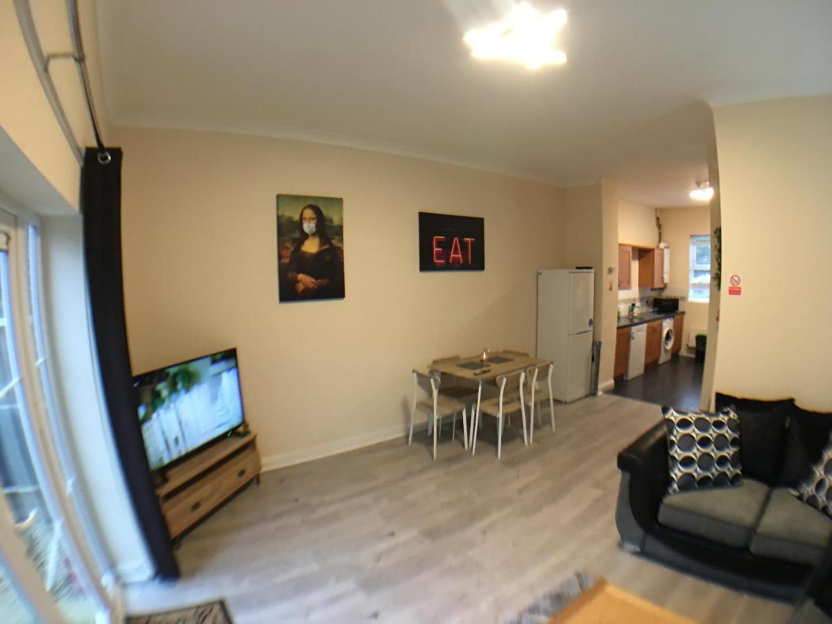 Very Large House, 6 Beds, 4 Bedrooms, 3 Bathrooms, 5 Smart Tv'S & Van Parking Boston Exterior photo